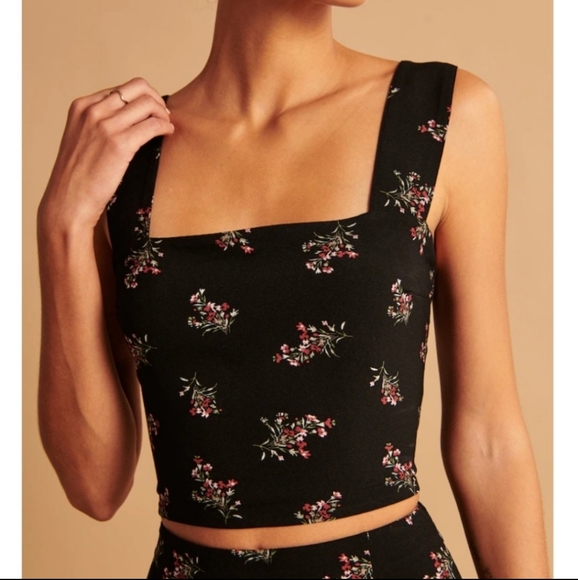 Abercrombie & Fitch Tops - NWOT Abercrombie & Fitch Wide Strap Floral Crop Top